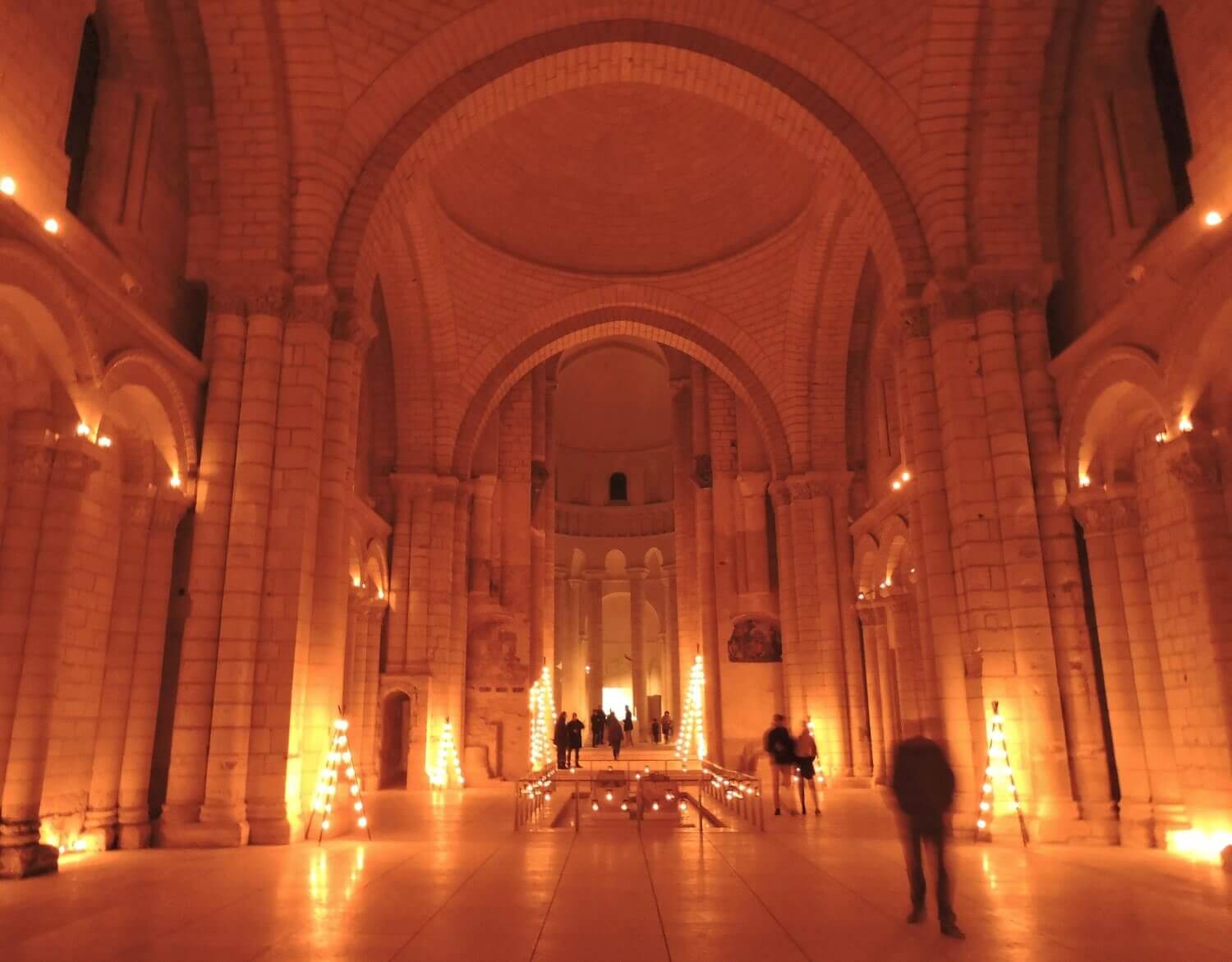 Mise en lumière du cloître du Grand-Moûtier à l’Abbaye Royale de Fontevraud par les artistes de Kalalumen. Hommage aux 900 ans de la mort de Robert d’Arbrissel - samedi 12 novembre 2016
